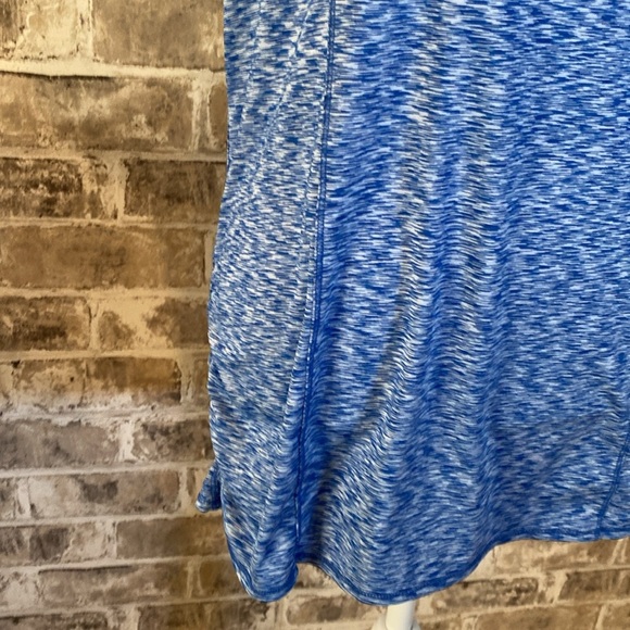 Calvin Klein Performance tee. Size L. Quick dry. Blue. Peekaboo back. - Picture 4 of 13